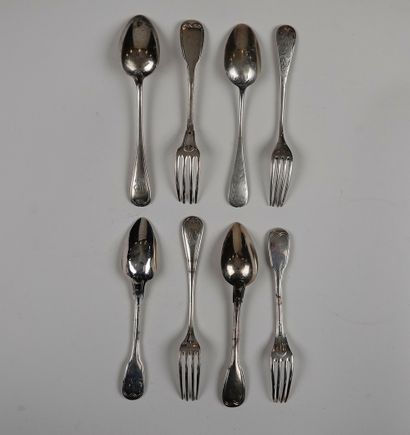 null 3 silver cutlery of different models, all figured 

Gross weight : 243 g. 

A...