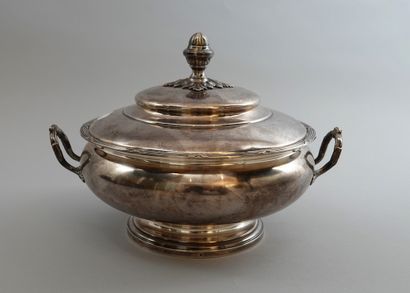 null Small silver tureen and silver plated metal lid

Decorated with nets and ribbons,...