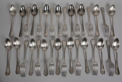 null A set of 12 silver plated cutlery, 4 spoons and 5 teaspoons
