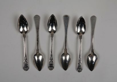 null 6 silver tea spoons, flowered model, figured 

Gross weight : 117 g