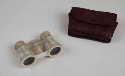 null A pair of mother-of-pearl theater binoculars signed Grosti 

Accident to the...