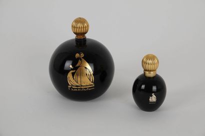 null LANVIN

TWO "ARPEGE" jars in the shape of a ball in black tinted glass