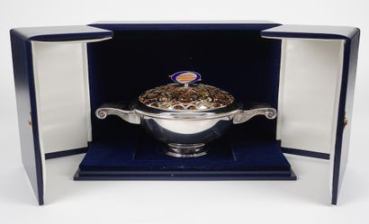 null Hamilton Inches 

Silver bowl 925/1000e, gilded inside, in its leather case

H...