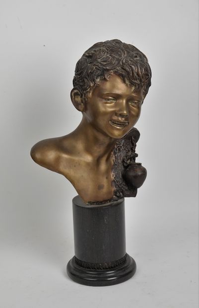 null Giovanni De Martino (1870-1935), after

Bust of a young man 

Bronze with brown...