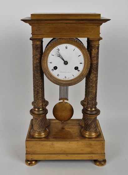 null Portico clock signed Chambelain in Rheims, 19th century

Gilt bronze and enamelled...