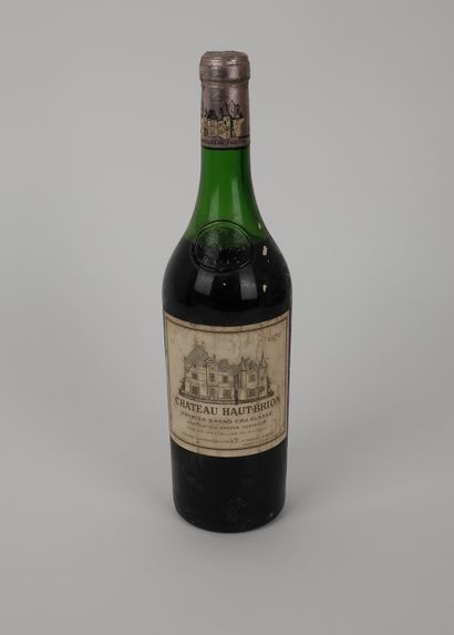 null 3 bouteilles Château HAUT BRION - 1er GCC Graves 1970

Etiquettes tachées. 2...