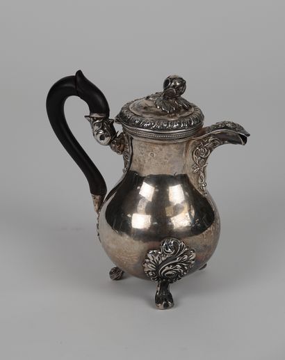 null A silver coffee pot with acanthus leaves decoration

Damage to the handle 

Gross...