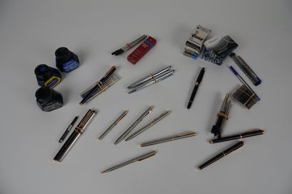 null A set of bic pens and nibs

Parker, Cutter Buck, and Waterman, some with 18k...