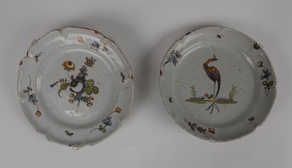 null Two earthenware plates 

End of the 19th century

Accidents, cracks, chips 

Diam....