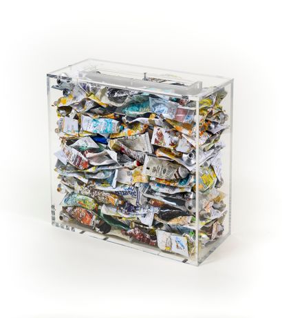 null ARMAN (1928-2005)

Studio trash can, 2004

Inclusion of paint tubes in Plexiglas

Case...