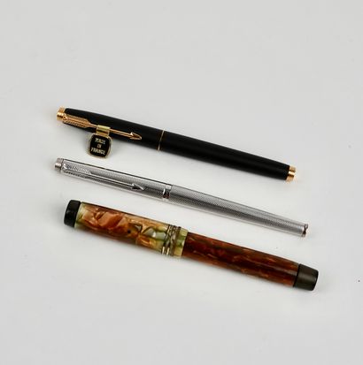 Parker: Matte black lacquer pen with 18k...