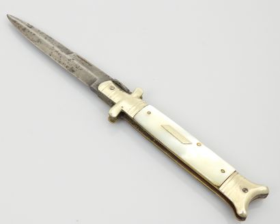 null Antique "Chätellerault" folding knife with mother-of-pearl and silver plated...