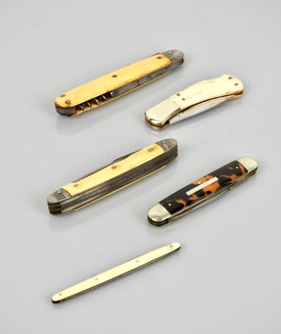 null Set of 5 antique multiblade knives; late 19th, early 20th century. Traces of...