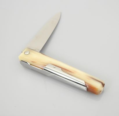 null A folding knife "Jacques Mongin", horn handle, 10,5 cm blade. Good conditio...