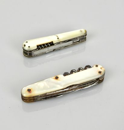 null Set of 2 antique mother-of-pearl folding knives, one with 11 blades. Accidents...