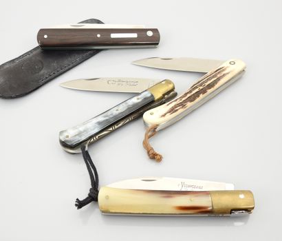 null Set of 4 regional folding knives: the Yssingeaux by R. David, MC Thiers, the...