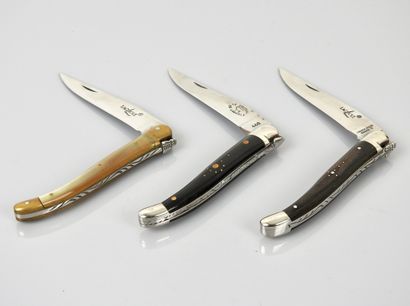 null Set of 3 folding knives "Laguiole R" "le couteau de Laguiole" in horn, 10 cm...