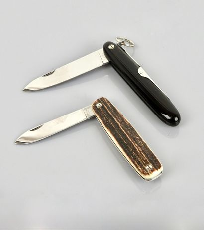 null Set of 2 "Jacques Mongin" folding knives with one blade, horn handle and the...