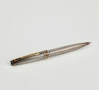 null Montblanc: Meisterstück roller ball pen in silver with fluted pattern and monogrammed...