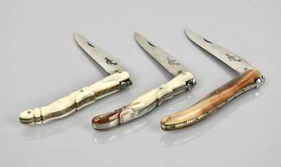 null Set of 3 folding knives "Laguiole R" in horn. Good condition