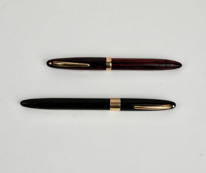 Sheaffer : Deux stylos à plume or 14k, le...