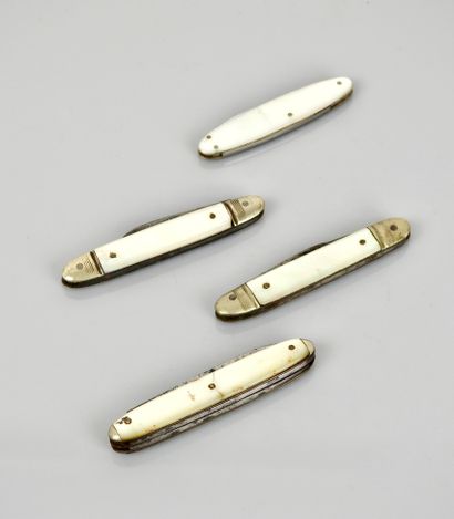Set of 4 folding multiblade knives, mother-of-pearl...
