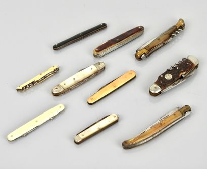 null Set of 10 antique folding knives, Traces of use and missing.