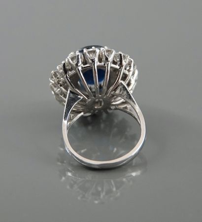 null Ring in white gold, 750 MM, centered on an oval sapphire weighing about 6.50...
