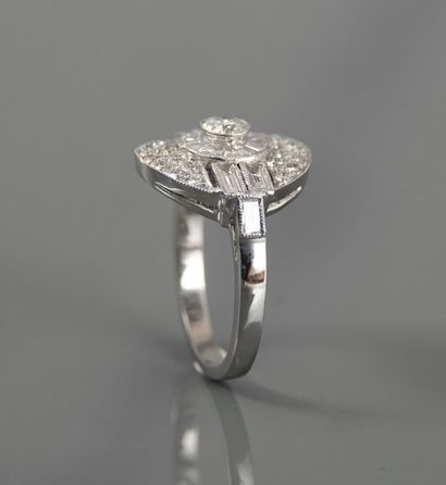 null Round ring in white gold, 750 MM, set with baguette-cut and round diamonds totaling...