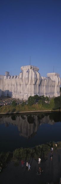 null 
SUR DESIGNATION - CHRISTO (1935-2020) et Jeanne-Claude (1935-2009) Wrapped...