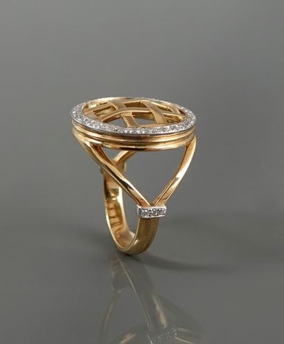 null Ring two gold, 750 MM, round plate drawing a net surrounded by diamonds, diameter...