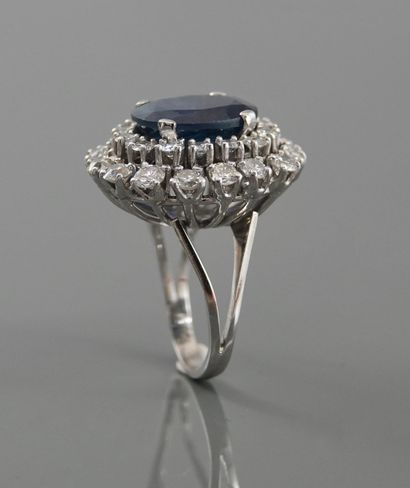 null Ring in white gold, 750 MM, centered on an oval sapphire weighing about 6.50...