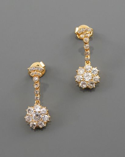 Earrings in yellow gold, 750 MM, set with...