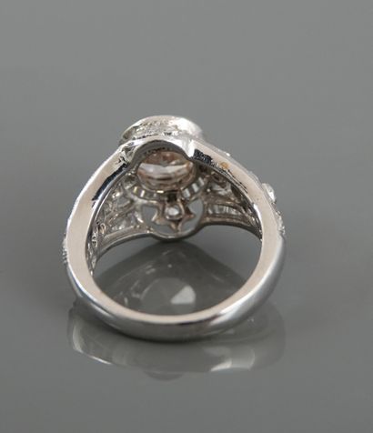 null Dome ring in white gold, 750 MM, centered on a champagne-colored diamond weighing...