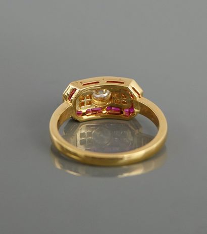 null Yellow gold ring, 750 MM, set with diamonds surrounded by calibrated rubies,...