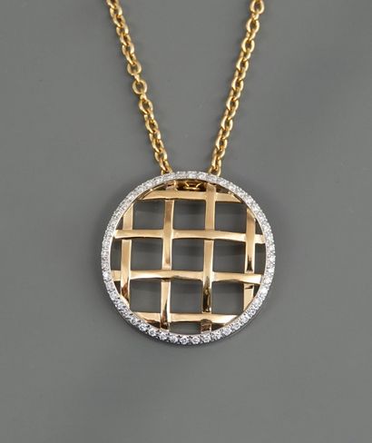 Chain and pendant in two golds, 750 MM, round...