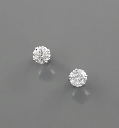 Earrings in white gold, 750 MM, one decorated...