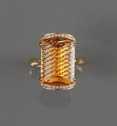 Yellow gold ring, 750 MM, set with a fancy...