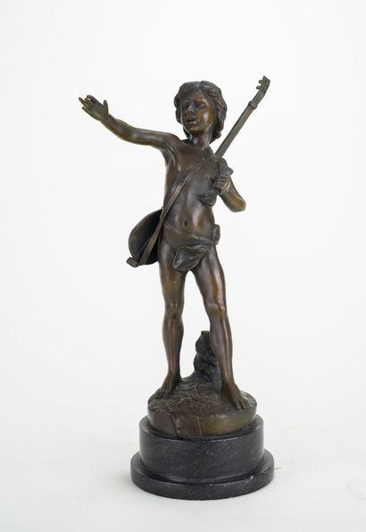 null Child with a mandolin 

Bronze 

Black marble base 

Height : 41 cm