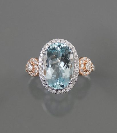 null White gold ring, 750 MM, set with an oval aquamarine weighing 5.52 carats surrounded...