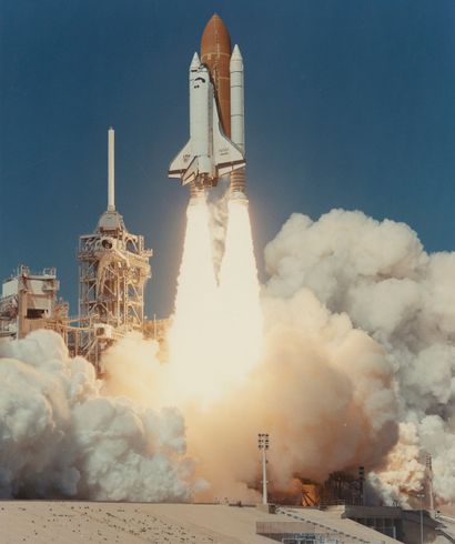 null NASA. Superbe montée verticale de la navette spatiale ATLANTIS (Mission STS-66)...