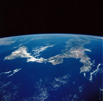 null Nasa. A beautiful view of the south of the Italian peninsula with Sicily. 1996....