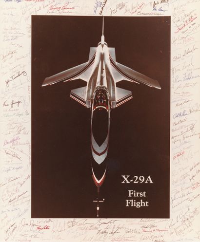 null Nasa. Photographie de commémoration du 1er vol de l'avion expérimental X-29A...