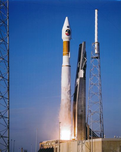 null NASA. Lancement de la fusée Atlas V embarquant le satellite MARS RECONNAISSANCE...