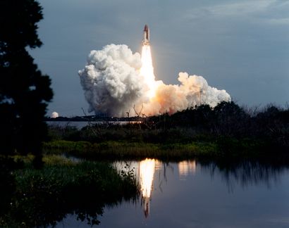 null NASA. Décollage de la navette spatiale Columbia (Mission STS 40) depuis les...