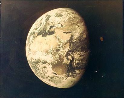 null Apollo 11. GRAND FORMAT. RARE TIRAGE D'EXPOSITION VINTAGE. La Terre vue depuis...