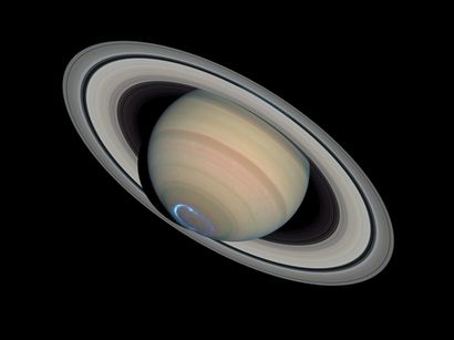 null NASA. TELESCOPE HUBBLE. Saturne avec des aurores. Superbe photomontage de Saturne...