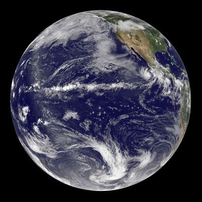null NASA. GRAND FORMAT. Superbe vue du disque complet de la planète Terre dont on...