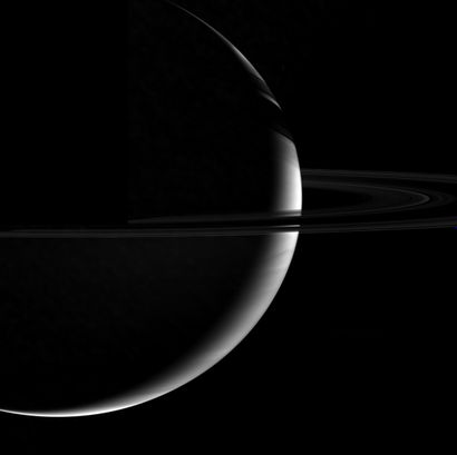 null NASA. Rare et exceptionnel "Croissant de Saturne". Le croissant de Saturne est...