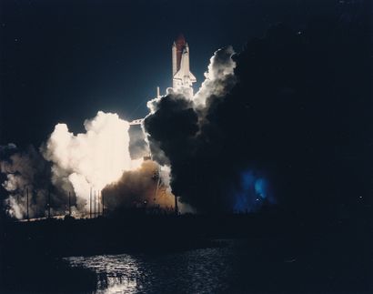 null NASA. Beau décollage de nuit de la navette spatiale ATLANTIS (Missions STS-36)...